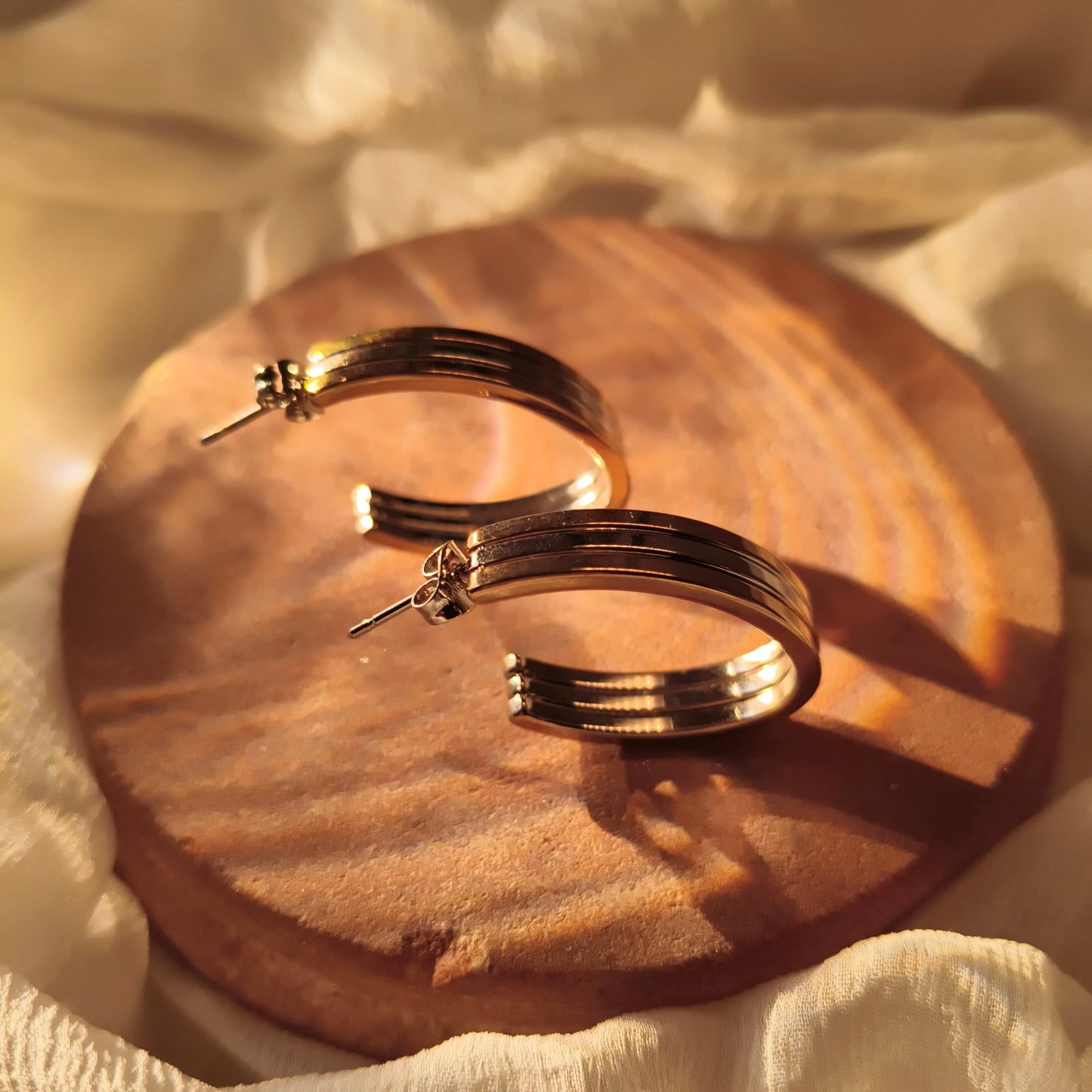 Classic Textured Gold-Tone Hoop Earrings – Everyday Elegance