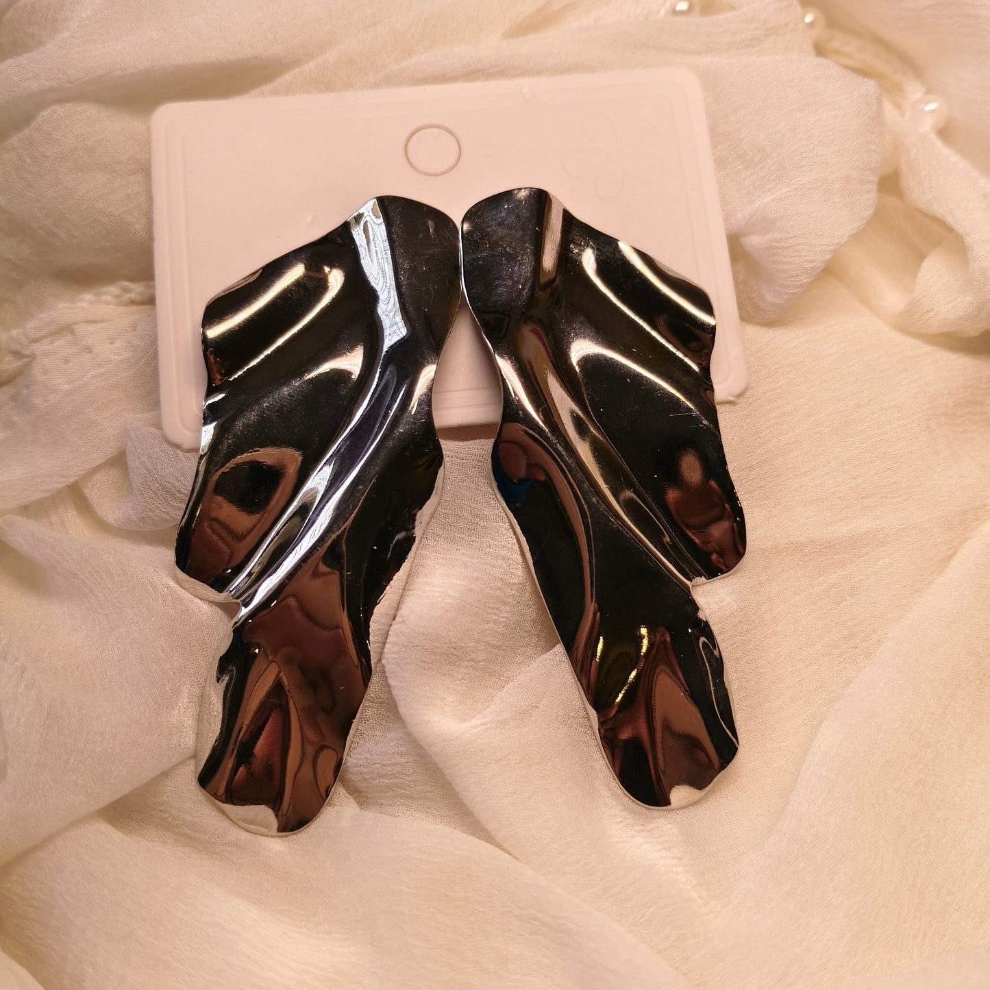 Elegant Flow Metal Earrings - Luxe Design
