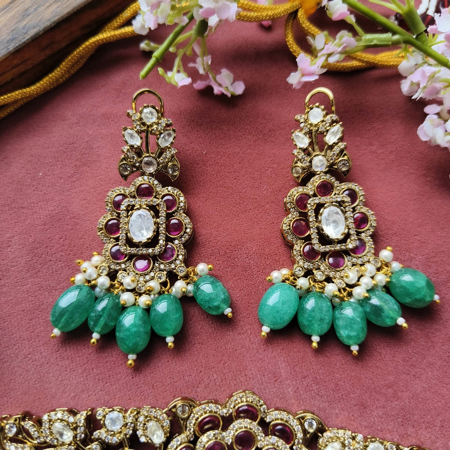 Antique Kundan Choker Set with Ruby-Green Beads & Floral Detailing