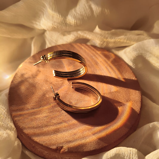Classic Textured Gold-Tone Hoop Earrings – Everyday Elegance