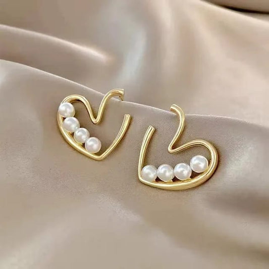 Golden Heart Pearl Earrings – Minimalist & Elegant
